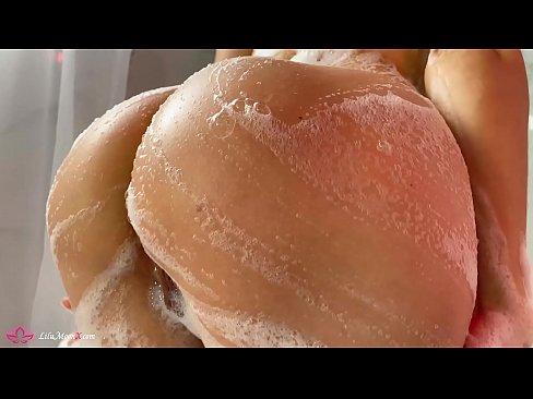 ❤️ Brunette شاور میں شدید orgasm کے لئے وائبریٹر کے ساتھ بلی میں مشت زنی کرتی ہے۔ ہم پر ur.special-grasser.ru ❌️